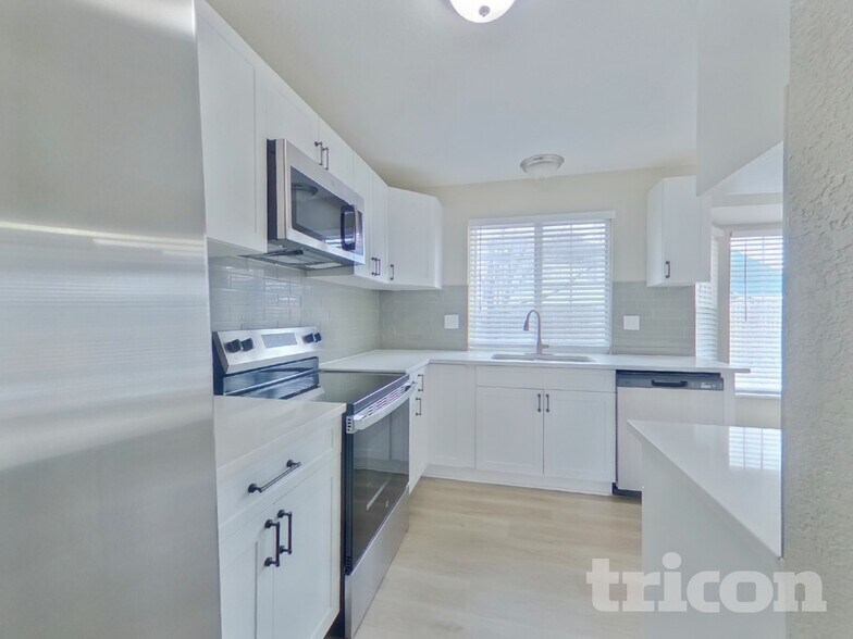 Building Photo - 21490 E Aberdeen Dr