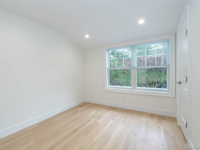 Building Photo - 23 Marwood Rd N