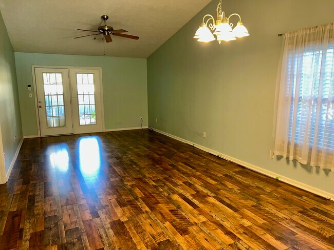 Building Photo - 111 Bennington Ln