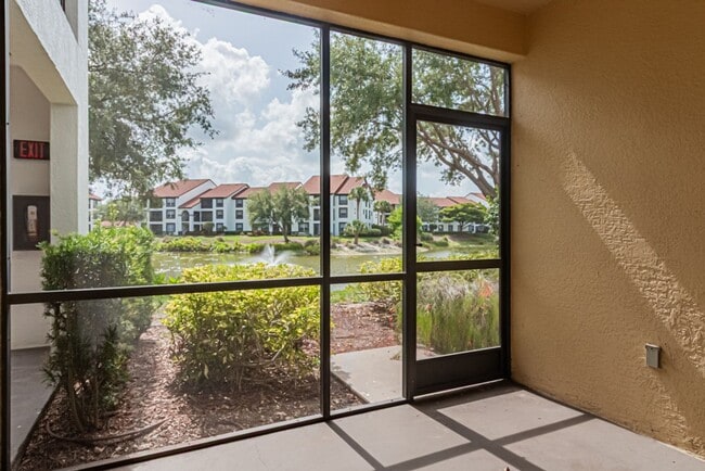 Building Photo - Ground-Level Comfort in North Naples – 2BR...