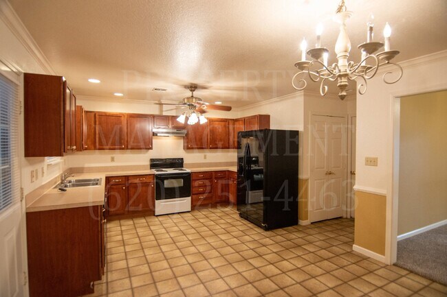 Building Photo - 2 Bedroom 2 Bath