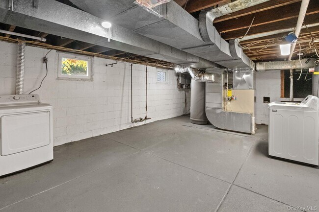 Building Photo - 27 Winding Ln