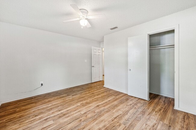 Building Photo - 1391 N Paddock Ave