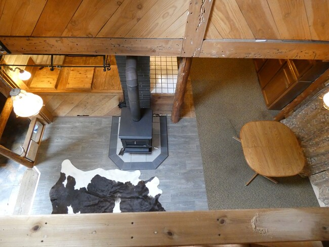 Building Photo - **Charming Cabin**