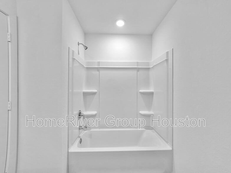 Building Photo - 16492 Blossom Grv Dr