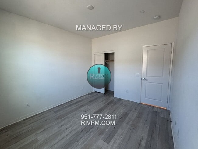 Building Photo - DISCOVER YOUR DREAM CONDO AT 105 CORONA!!