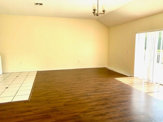 Building Photo - Location, Location, Location! Spacious Tow...