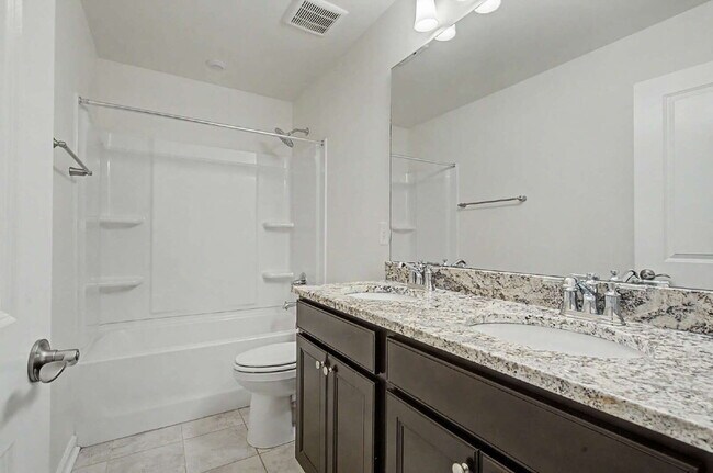 Building Photo - Spacious 4-Bedroom Home w/ Loft