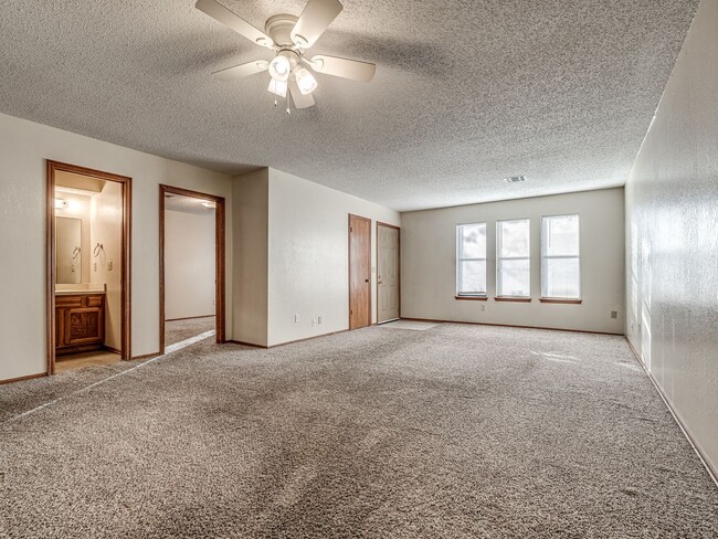 Building Photo - Charming 2 bed 2 bath duplex in Norman