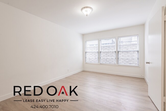 Building Photo - Lovely One Bedroom with Large Windows, Sta...