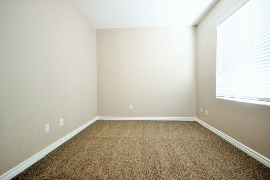 Building Photo - 6632 N Jade Jaguar St