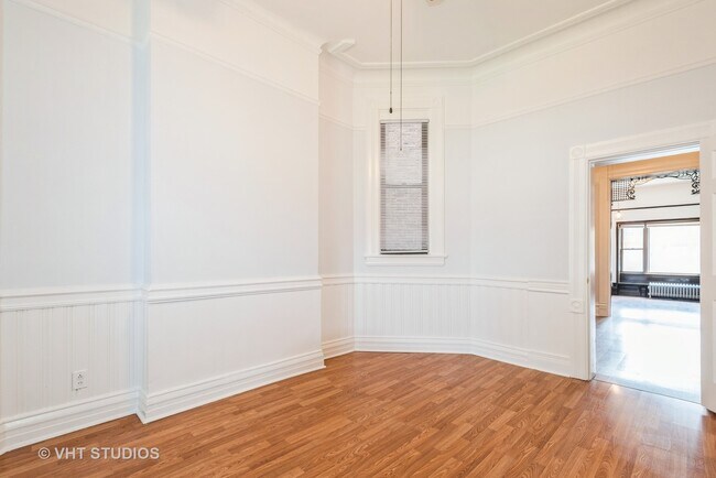 Building Photo - 3136 S Prairie Ave