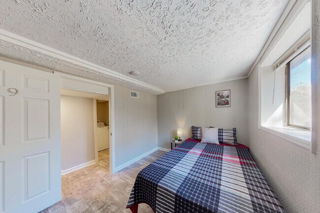 Building Photo - THE LINCOLNDALE | Spacious & comfortable Ellenwood house featuring a dining area designed for con...