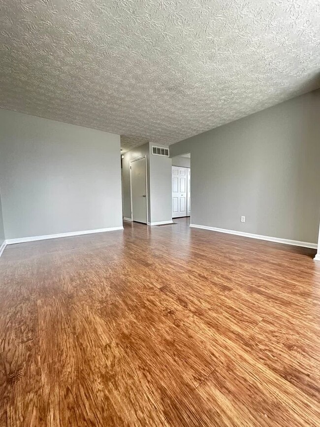 Building Photo - 585 Eureka Springs Dr
