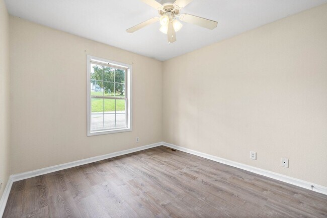 Building Photo - 922 Kingsbury Dr