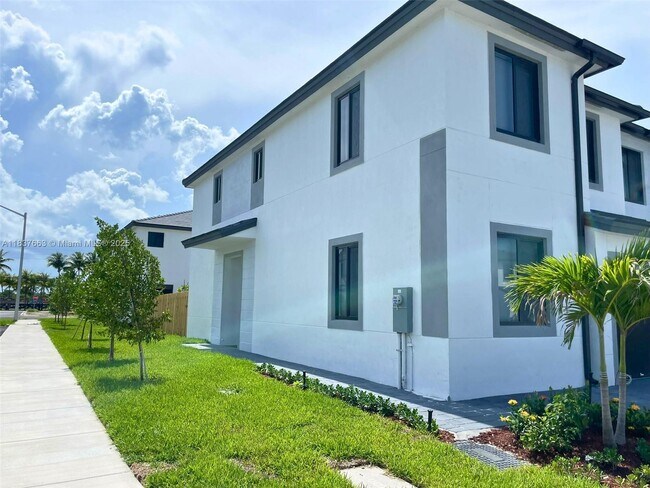 Building Photo - 34532 SW 191st Ave