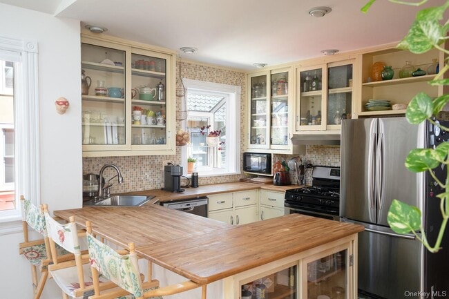 Building Photo - 52 Jefferson St