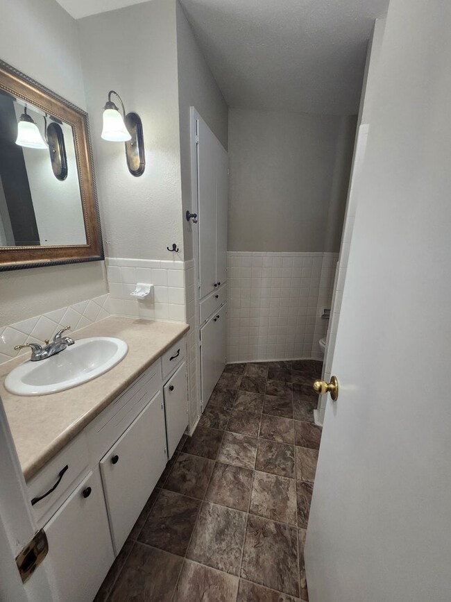 Building Photo - 1810 W 3rd Ct