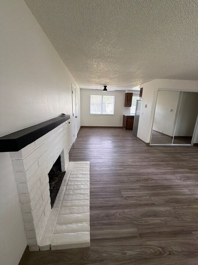 Building Photo - 1040 Lamplite Ln