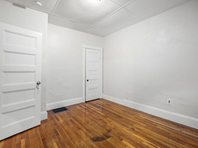 Building Photo - 151 E Mountain Ave