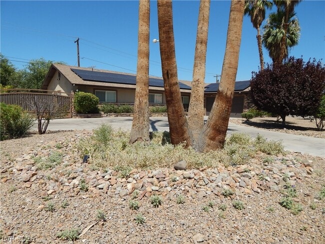 Building Photo - 2712 W Oakey Blvd