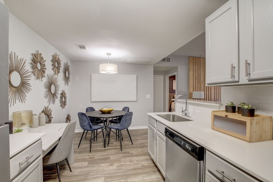 Primary Photo - Oasis at Plum Creek Apartments