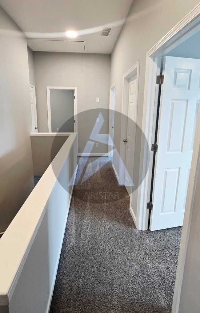 Building Photo - 208 Persian Ivy Way