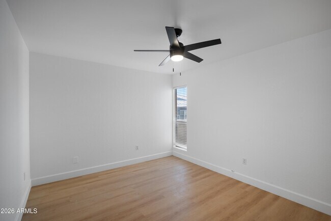 Building Photo - 729 W Coolidge St