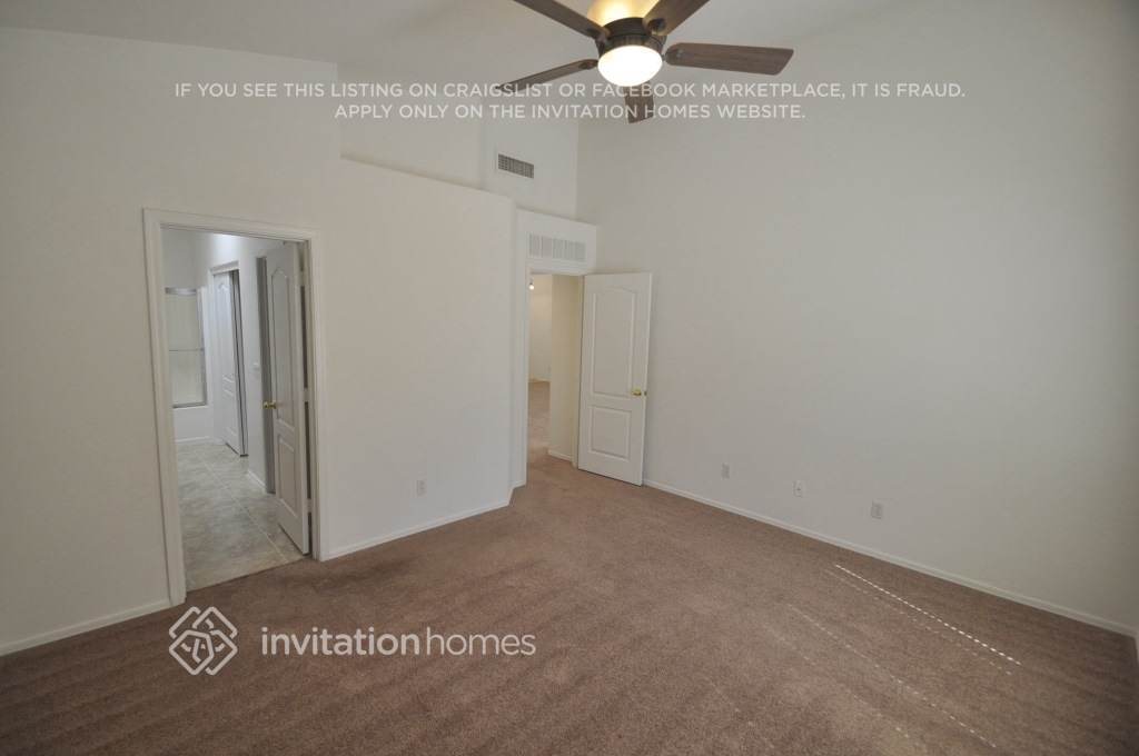 Building Photo - 10541 W Almeria Rd