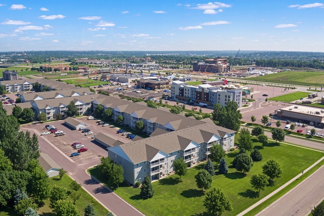 Building Photo - Platinum Valley Apartments