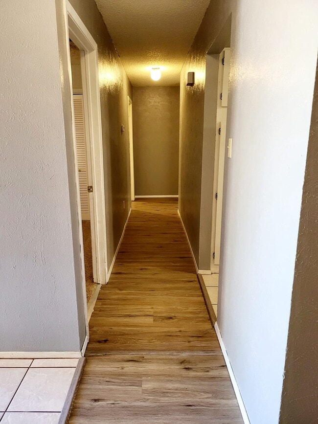 Building Photo - 4017 Eastridge Dr