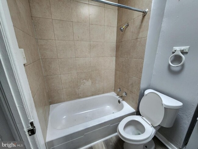 Building Photo - Spacious 2-Bedroom Baltimore Home with Fenced Patio