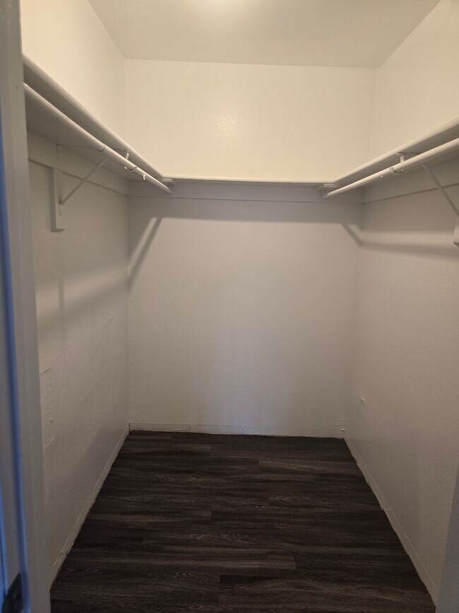 Building Photo - Fantastic Updated 2-Bedroom, 2-Bath Condo ...