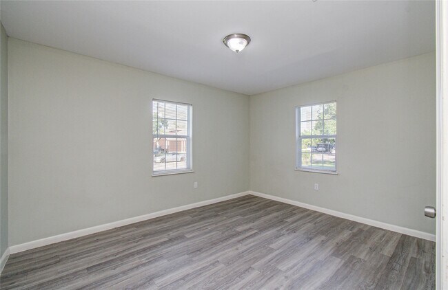 Building Photo - 4624 Kingsbury St