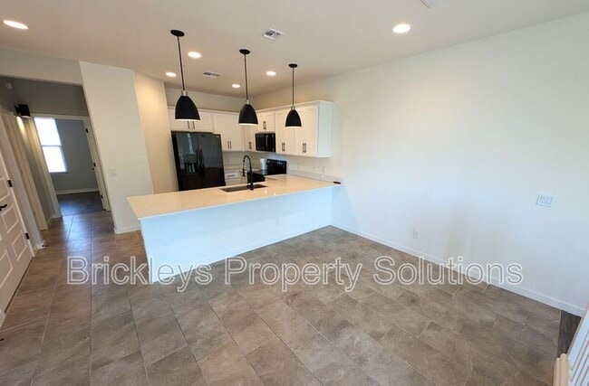 Building Photo - 4021 E Pony Ln