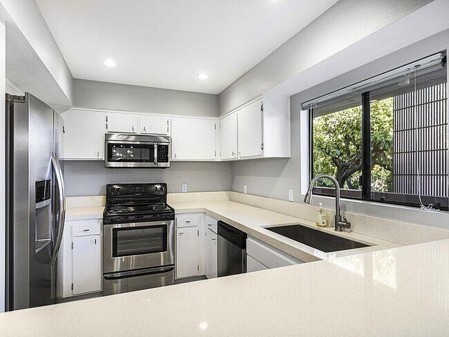 Building Photo - 2696 S Sierra Madre