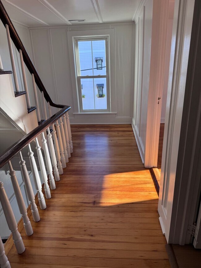 Building Photo - 205 Sir Walter Raleigh St