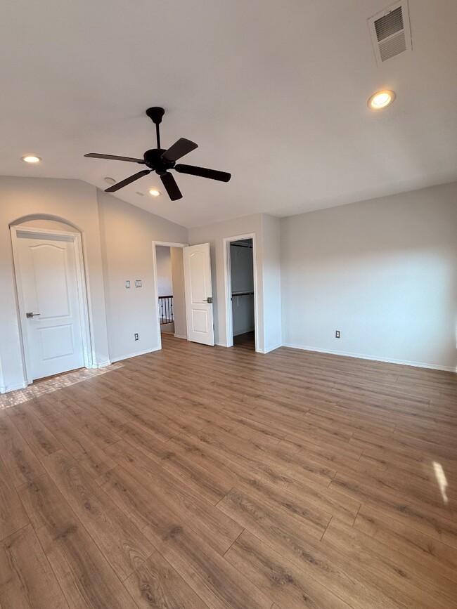 Building Photo - 2148 Vista de Colinas Dr SE