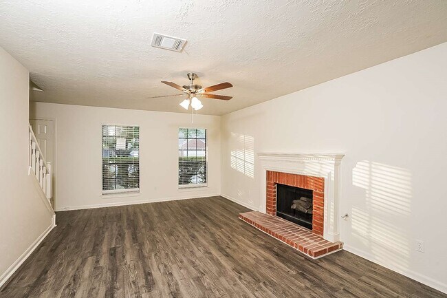 Building Photo - 7838 Sunny Ridge Dr