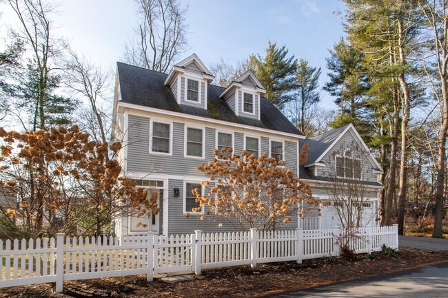 Building Photo - 156 N Shore Rd