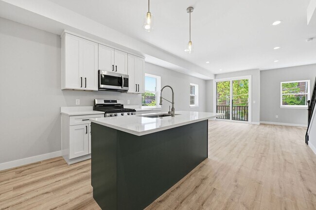 Building Photo - 4728 Walworth Ave