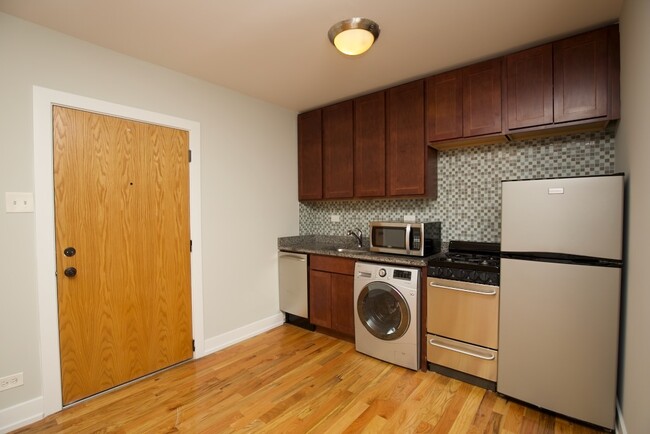 Building Photo - 550 W Arlington Pl