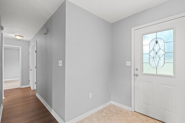 Building Photo - 380 Riverchase Blvd
