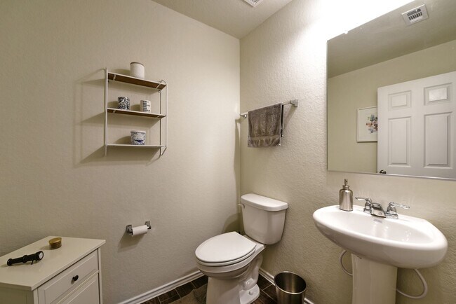 Building Photo - 7807 Cottonwood Ridge