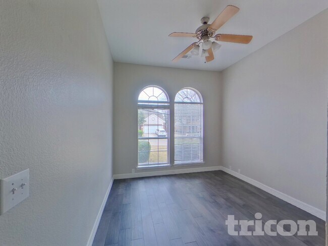 Building Photo - 4021 Chinaberry Dr