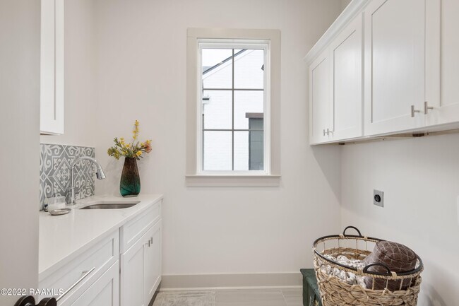 Building Photo - 103 Wishing Wl Dr