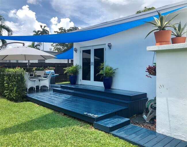 Building Photo - 6450 SW 19th St