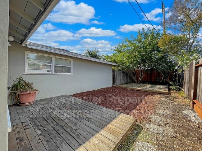 Building Photo - 1814 Woodside Rd