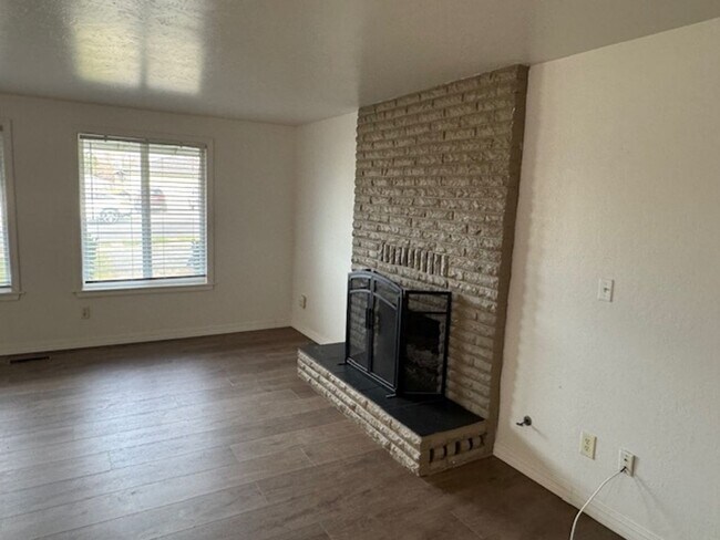 Building Photo - COMING SOON!!  REMODELED 3 BEDROOM HOME / LARGE FENCED YARD