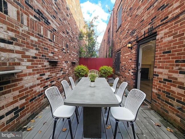 Building Photo - 1727 Fitzwater St